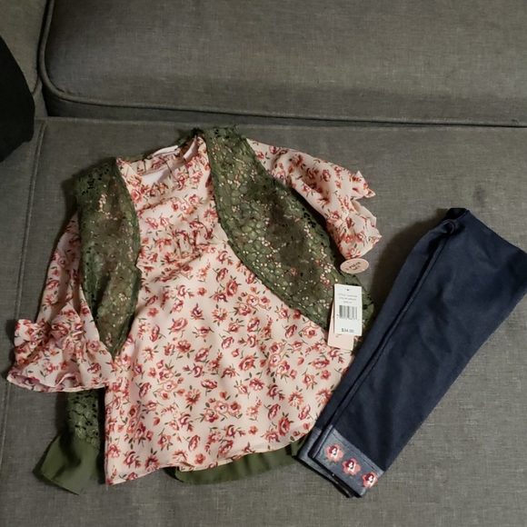 NWT! Girls 3 piece set 🥰 - Picture 3 of 3